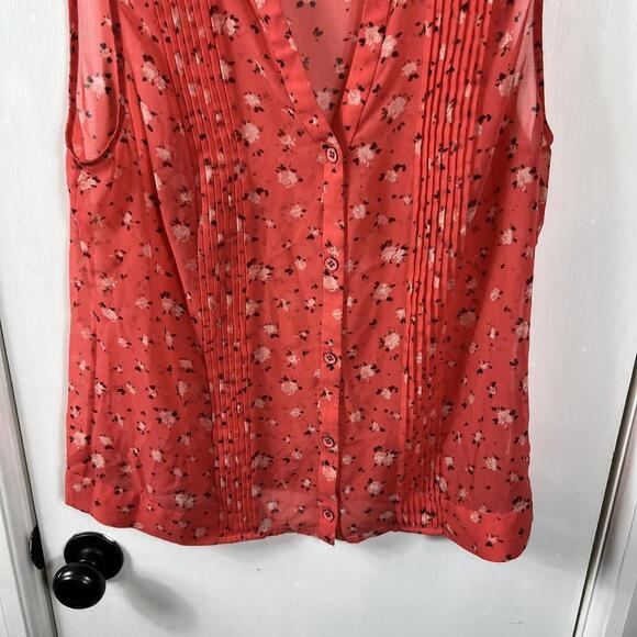 Cabi Coral Pintuck Sleeveless Sheer Floral Buttondown Blouse - Picture 3 of 6
